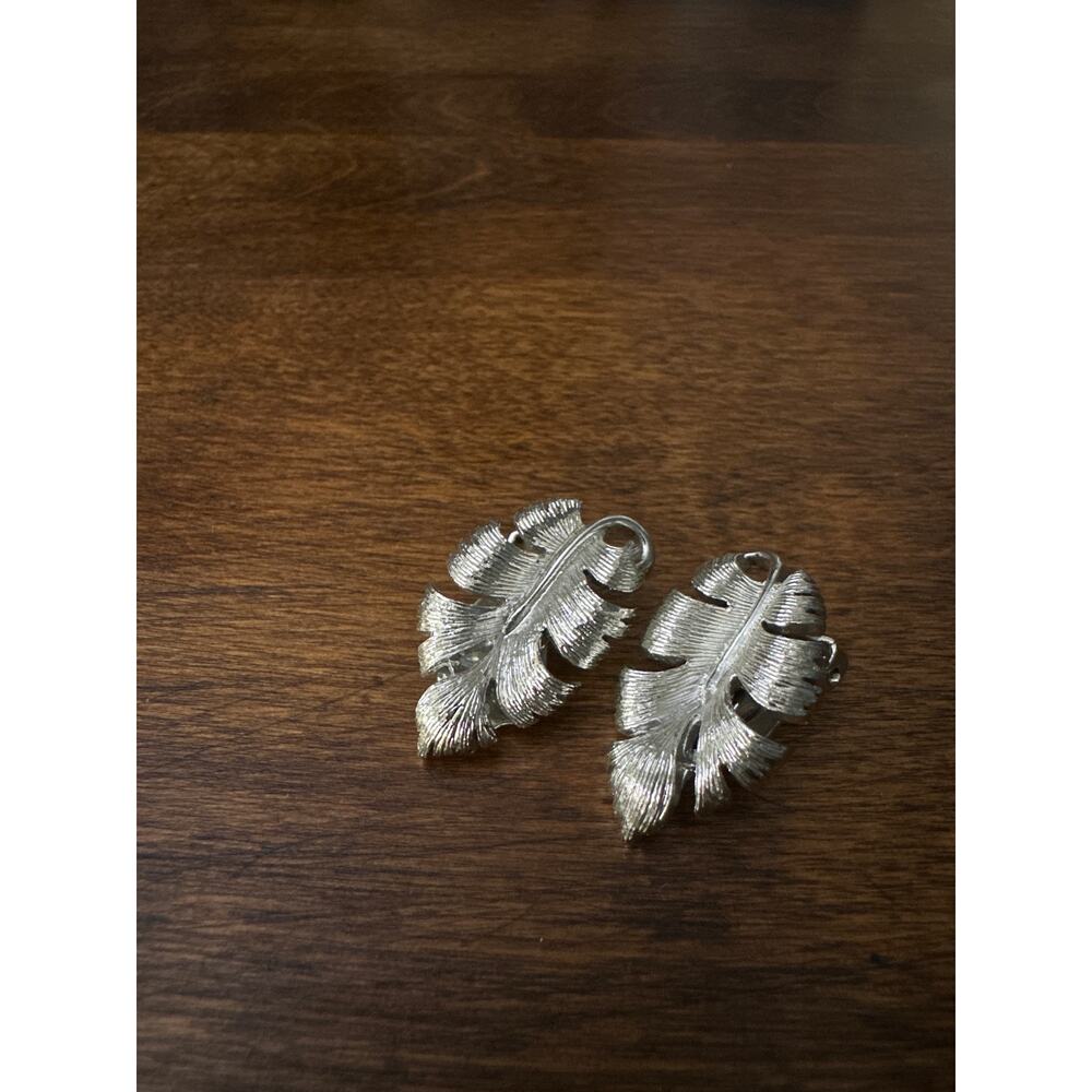 Vintage Lisner Silver Tone Leaf Clip on Earrings Signed Stamped by Artist